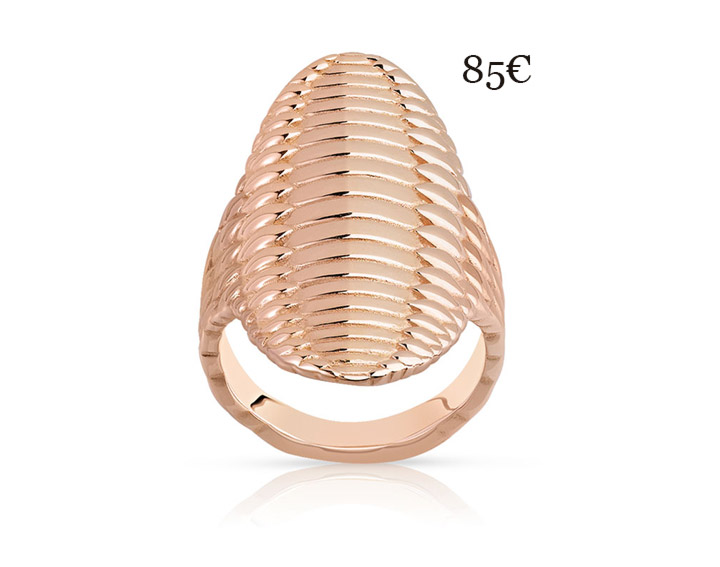 BAGUE en plaqué or rose, motif inspiration peau de serpent. 