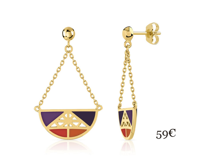 BOUCLES D'OREILLES : pendants  en plaqué or agrémentés de laque rouge, orange et violette.