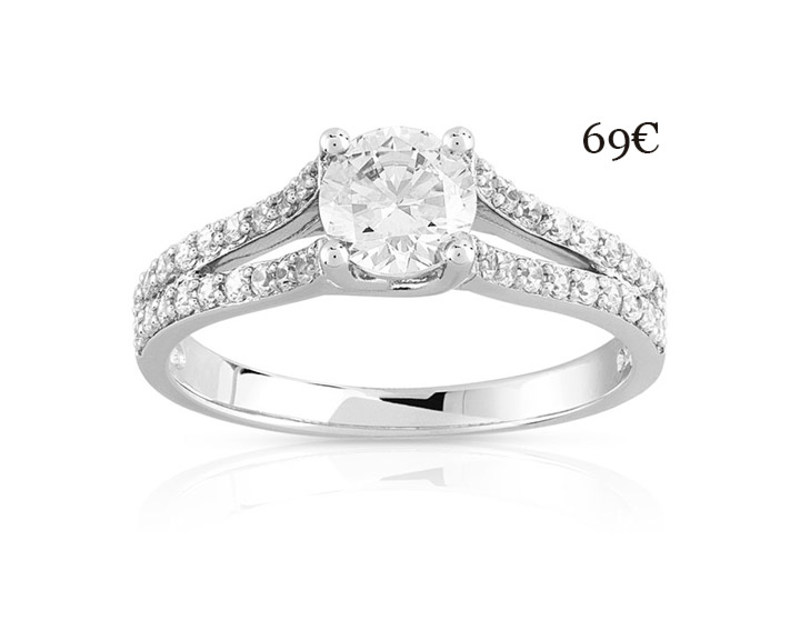 BAGUE en argent 925 sertie de zirconias. 