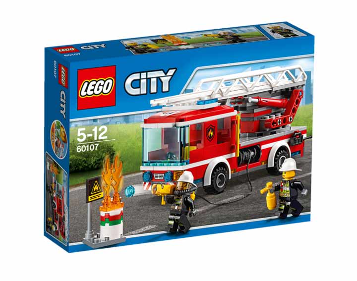 Le camion de pompiers avec échelle