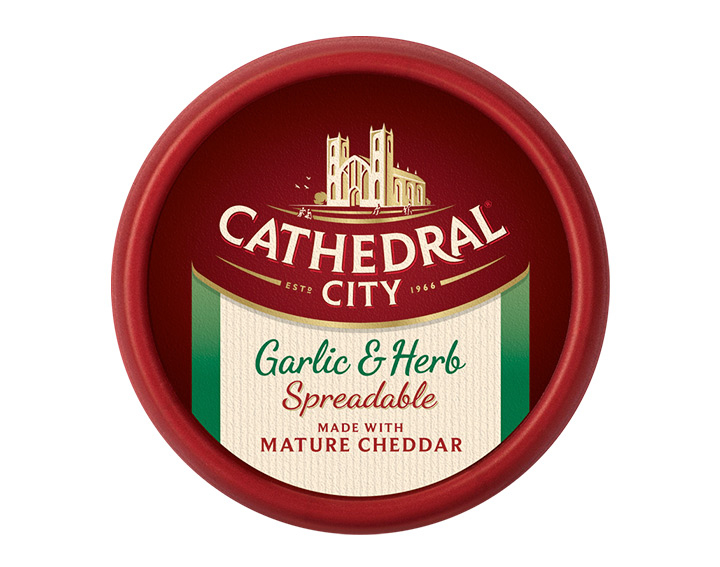 Mature Spreadable Cheese with Garlic & Herbs 125g