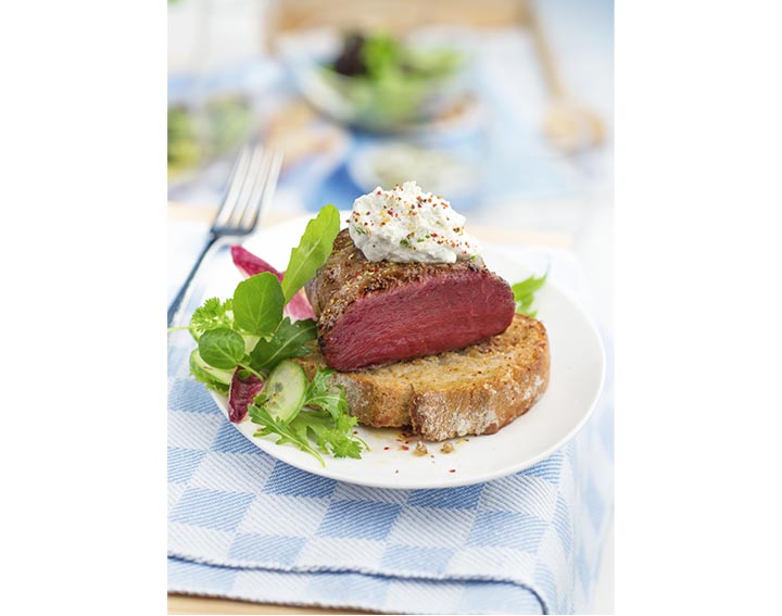 Filet de bœuf et sa crème chantilly poivrée. Recette dans le détail de l'offre