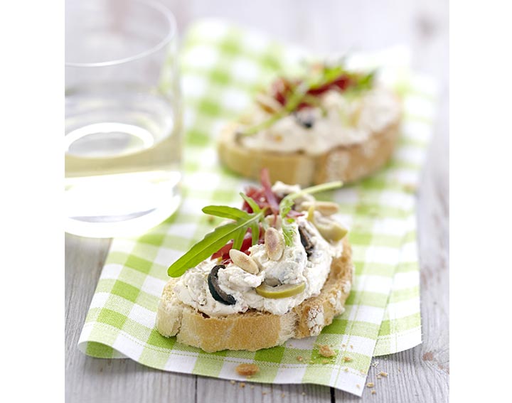 Crostini à l'Italienne avec de la Tartinade aux olives