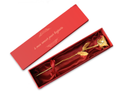 Rose en or dans son étui gravé