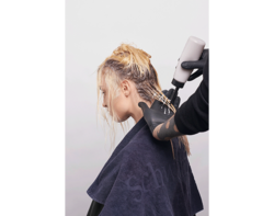 Coloration, décoloration, balayage ou mèches BlondMe