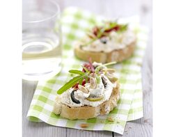 Crostini à l'Italienne avec de la Tartinade aux olives