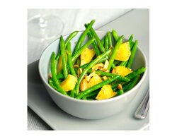 Haricots verts, ananas cuisinés, et curry. 