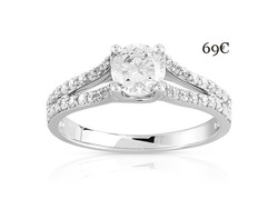 BAGUE en argent 925 sertie de zirconias. 